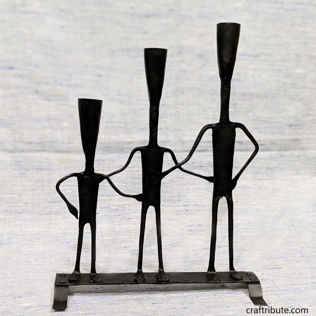 ‘We Are A Family’ Candle Stand