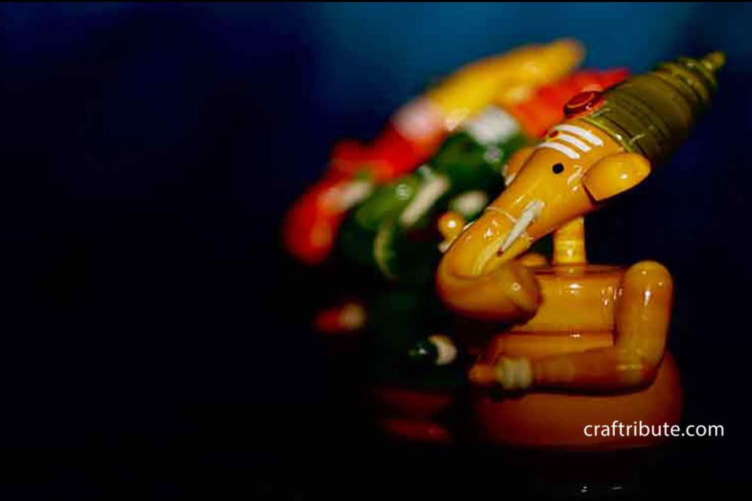 Lacquer finished Wooden Ganesh Set of 3 | Craftribute
