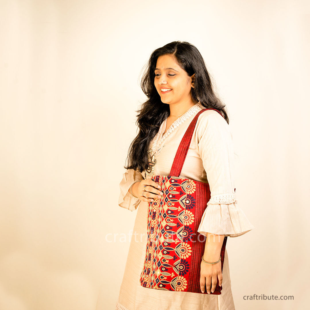 Hand holding blank white women's leather bag mock up isolated. Woman  handbag design presentation. Hand hold woman leathern bag. Women accesory  bag mockup. Stock Photo | Adobe Stock