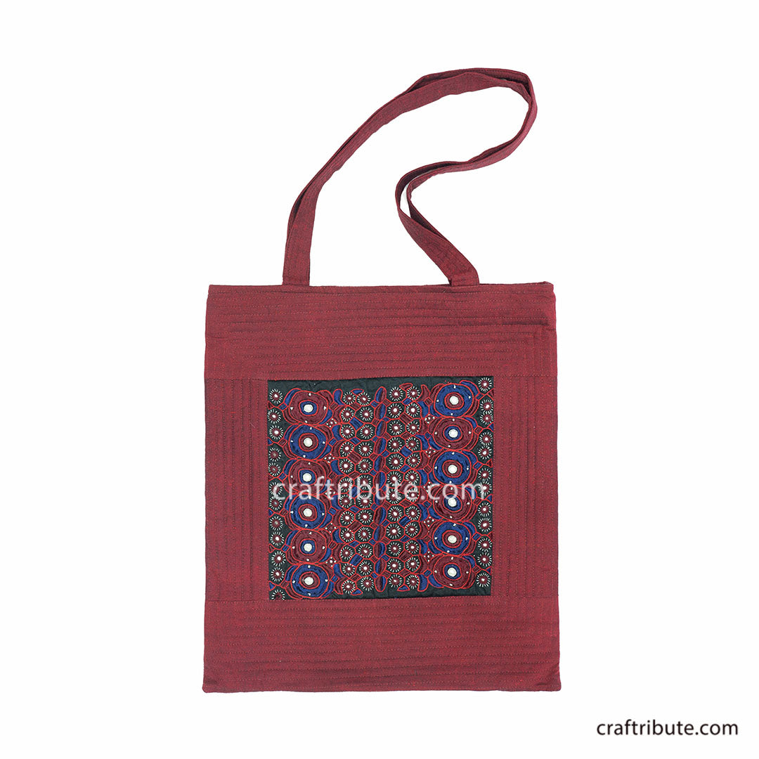 Tote bag front with intricate Sindhi Memon embroidery in Red & Blue